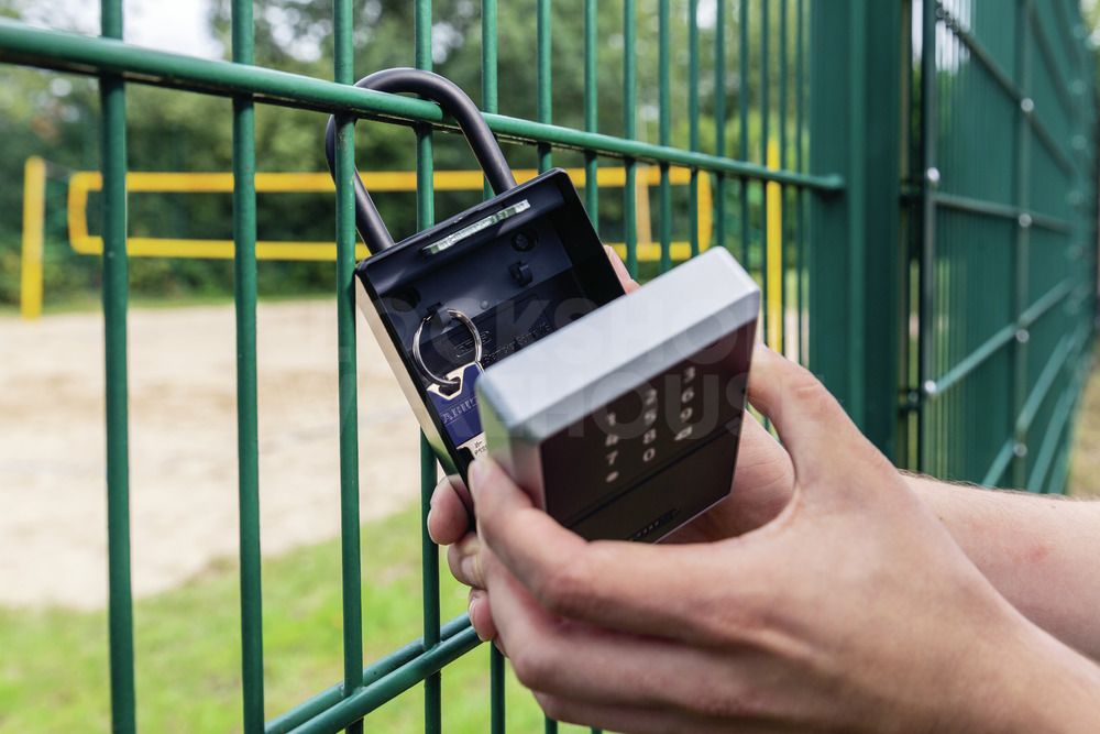 Gallery Image: ABUS 797 - Smart Bluetooth  KEYGARAGE One with shackle