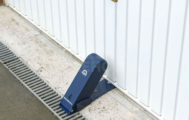 Gallery Image: Squire GA5 Garage Door Protector